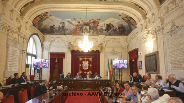 Lee más sobre el artículo Salud no despeja el futuro de los chares de Málaga que exigió en la oposición