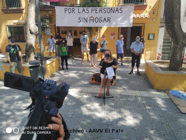 Lee más sobre el artículo Vecinos de El Palo duermen en la calle para denunciar la situación de las personas sin hogar