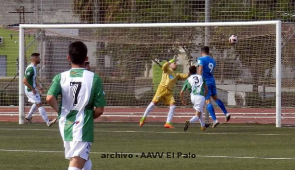 Lee más sobre el artículo El Palo recupera el liderato gracias al triunfo en el derbi ante el Torremolinos