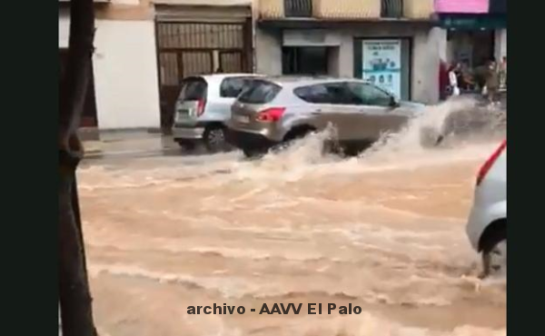 Lee más sobre el artículo La rotura de una tubería provoca una importante fuga de agua en El Palo